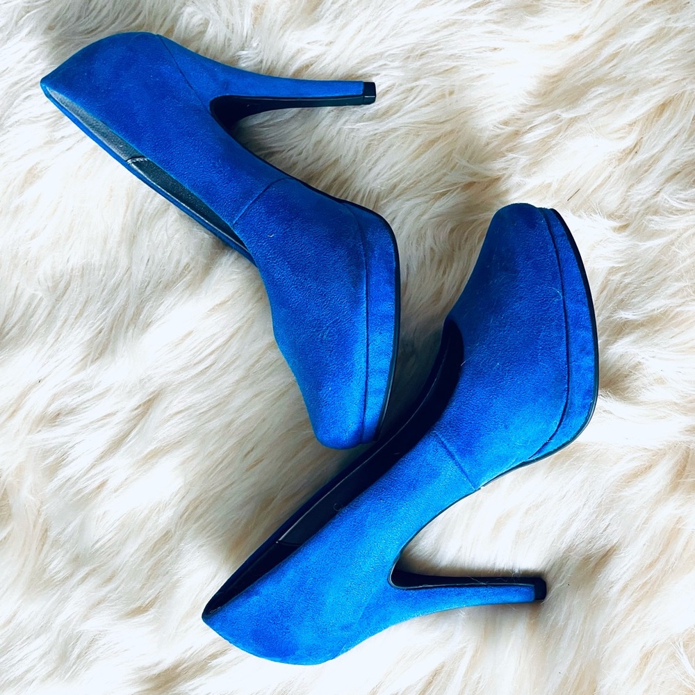 NWOT Cobalt blue pumps with metallic detail